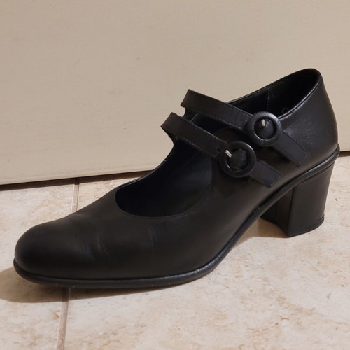 Mary Jane Marie Claire black leather pumps like new