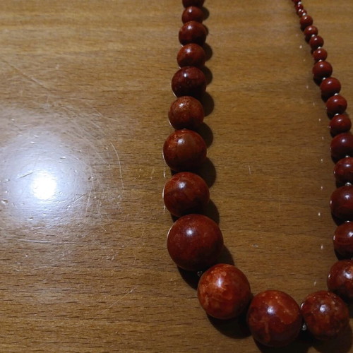 Wooden necklace new, red and brown, short with uneven beads