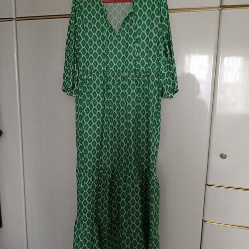 Long dress, white and green, size XL