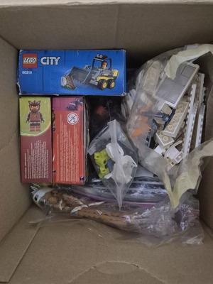Lego кутия с употребявани части и комплекти