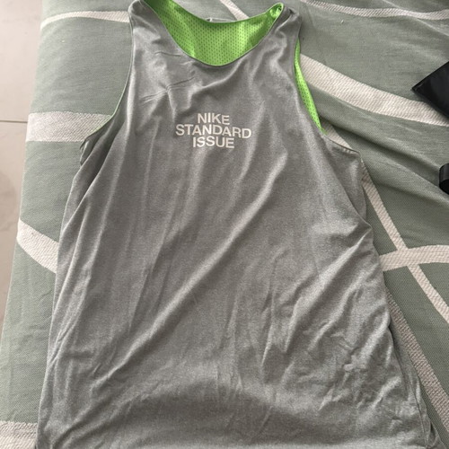 Nike Reversible Sleeveless Top like new, size M, gray and green