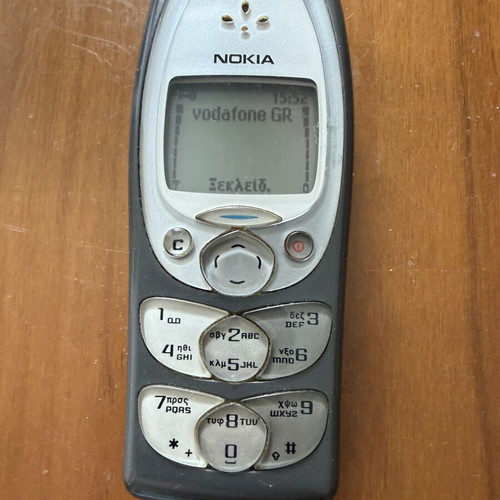 Nokia 2300 mobile phone with charger and headphones