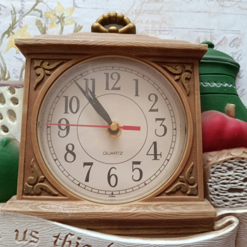 Analog wall clock like new