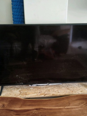 LG 49 ιντσών smart TV μεταχειρισμένη, σπασμένη οθόνη για ανταλλακτικά