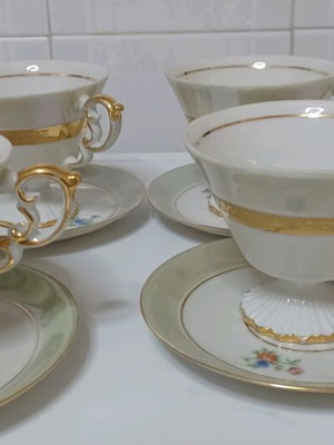 Porcelain tea set like new with gold border 5 cups, 5 saucers, tray