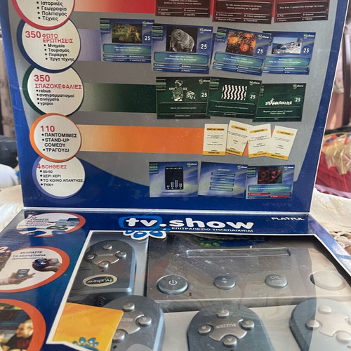 Playful TV Show game console used with 4 controllers