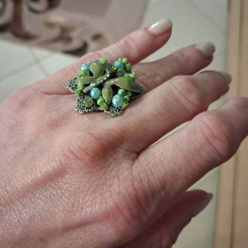 Butterfly ring like new with green butterfly adjustable size