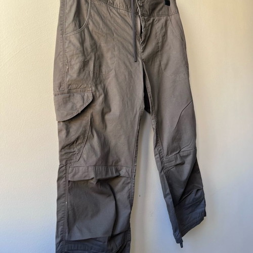 The North Face Cargo Capri women's pants new, size 6, khaki