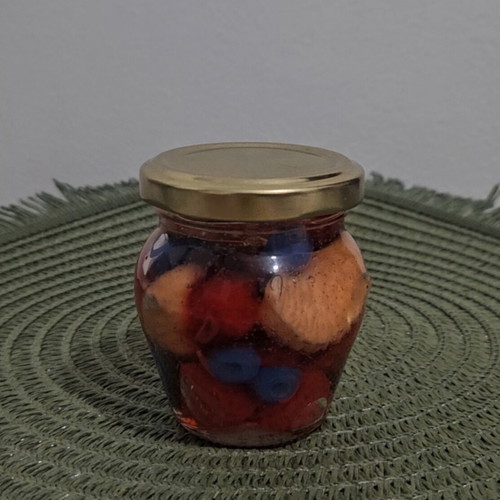 Candle with fruit, new, berries scented