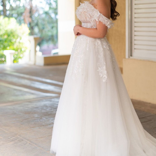 Wedding dress strapless A-line medium size like new, white