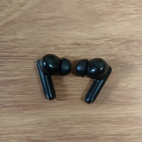 Hoco black wireless earbuds with charging case