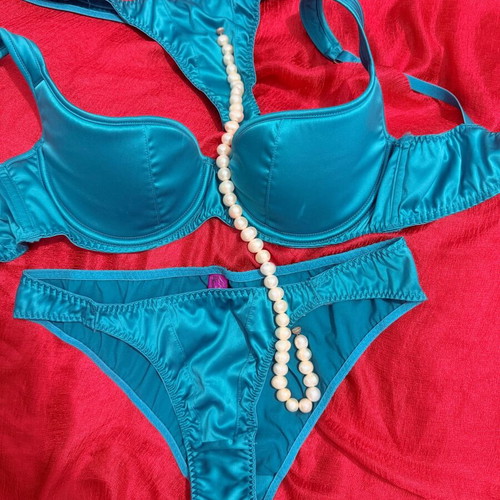 Agent Provocateur lingerie set like new, turquoise, bra 75C, size S panties