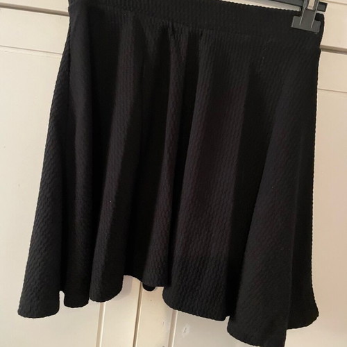 Bershka black skirt no.S/M like new with elasticity