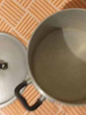 Τσουκάλια μεταχειρισμένα, σετ 3 αλουμινένια με λαβές περτσινωτές