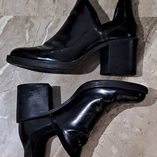 Zara black ankle boots like new, size 39, PU material