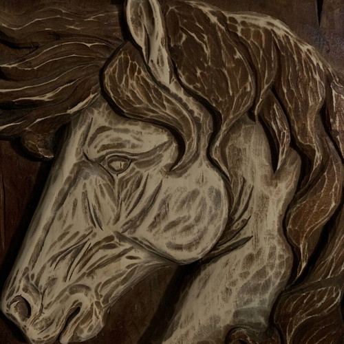 Carved horse on wood new, 40x40 cm