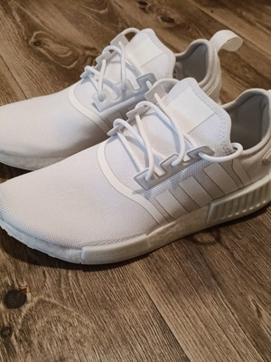Adidas NMD R1 men's sports shoes, white, size 44