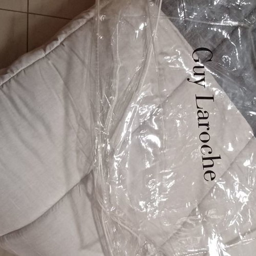 Guy Laroche quilt double size new, warm