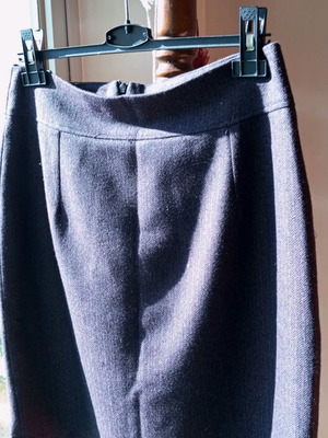 Woolen women's skirt size M like new