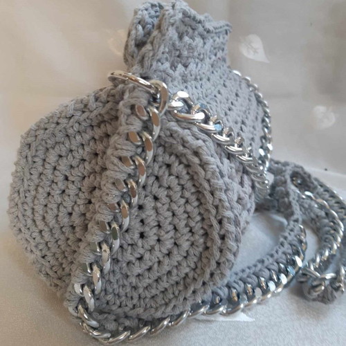 Knitted crossbody bag new with crochet and metal chain