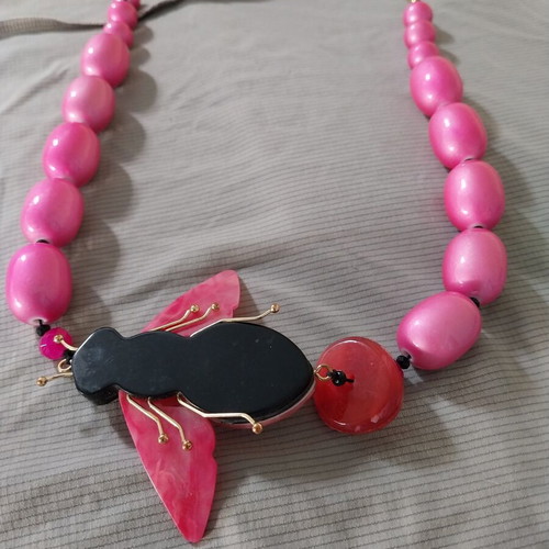 Necklace from London 53 cm, like new, pink