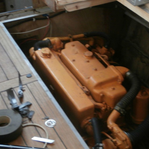 Σκάφος ημιτελές 9,90 μ με 2 μηχανές Diesel Mercedes 344 HP