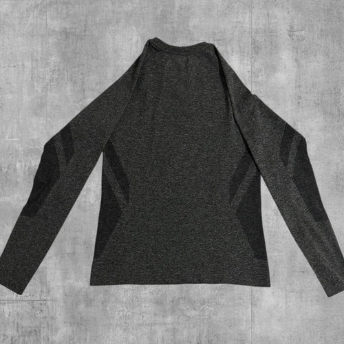 Workout shirt like new, size M, black and gray