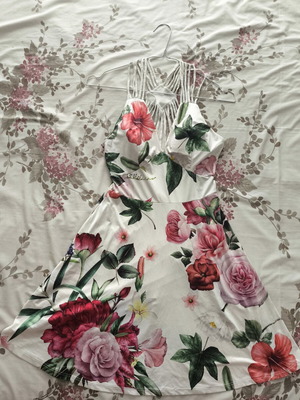 Summer floral dress with macrame back, like new, sizes S/M