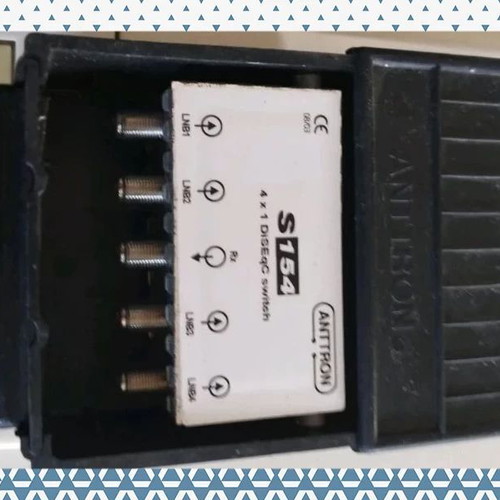 LNB used with two mounts and two DISEqC switches