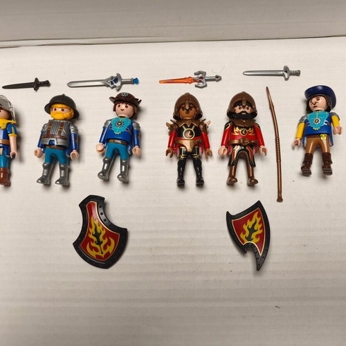 Playmobil Novelmore and Burnham figures set like new, 6 pcs