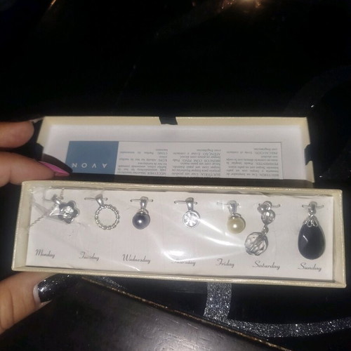 Calendar by AVON necklace set new, silver, in case