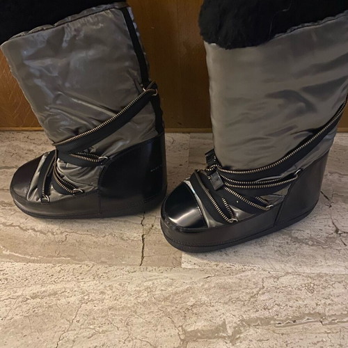 Marc Jacobs boots like new for snow black and silver