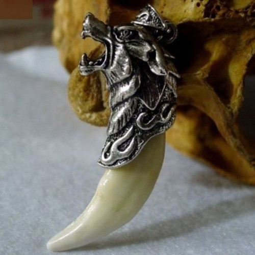 Bruce Lee Necklace with Vintage Wolf Tooth Pendant like new