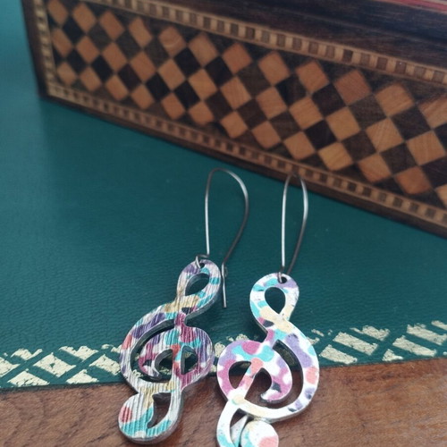 Treble clef earrings, colorful, dangle