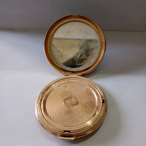 Powder used in vintage metal box with dog decoration