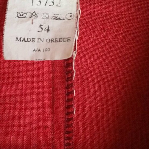 Short-sleeve linen jacket used in fuchsia color