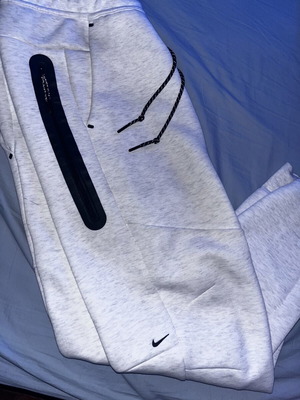 Nike Sportswear Tapered Tech Fleece Large like new, white melange