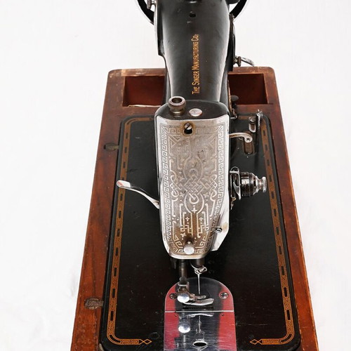 Singer sewing machine from 1960s used with wooden case
