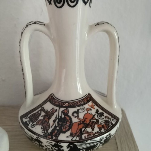 Salt and pepper set like new, 4 pieces with Greek style
