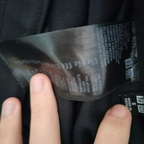 Uniqlo black pants size S like new, elastic fabric
