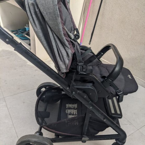 Joie stroller used, functional with locking button issue