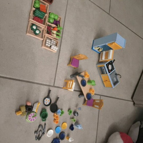 Playmobil kitchen with appliances and accessories like new