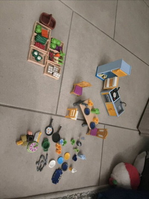 Playmobil kitchen with appliances and accessories like new