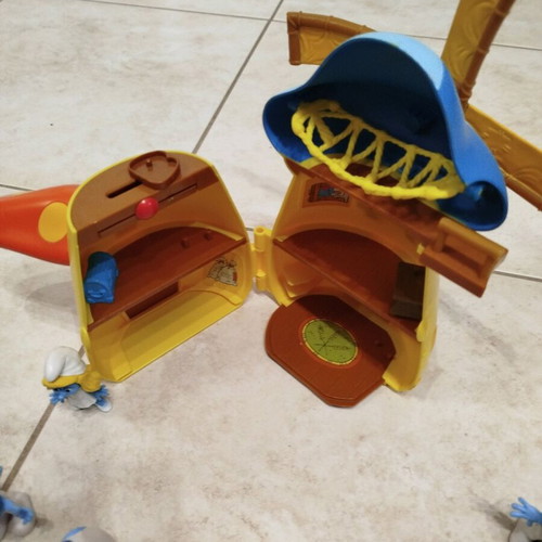 Smurfs figures and house used