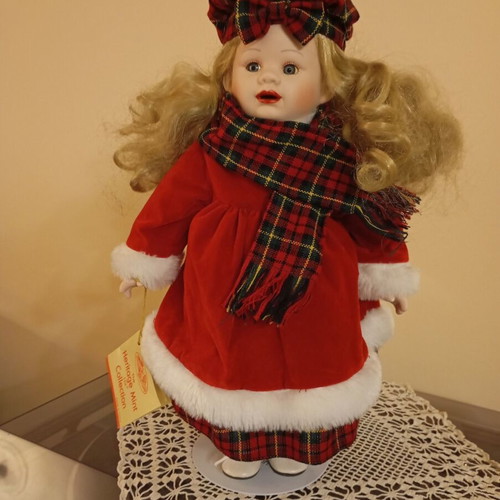 Heritage Mint Nicole Porcelain Doll used, vintage 1990