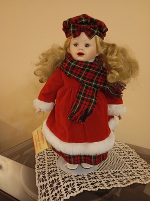 Heritage Mint Nicole Porcelain Doll used, vintage 1990