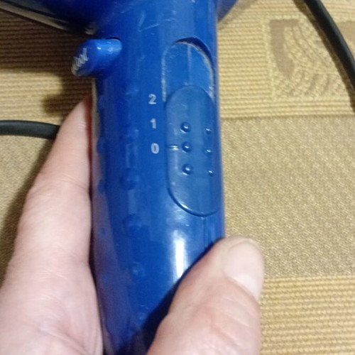 Petrom hair dryer used with 2 power levels and cold air button