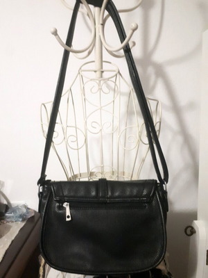 Black new shoulder bag with two internal pockets and magnetic closure