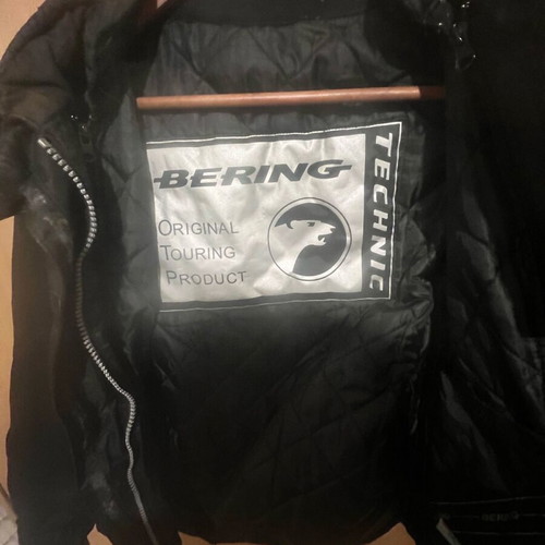 Women's motorcycle jacket used with lining and protectors