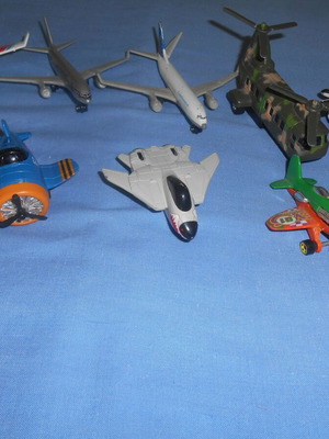 Die Cast airplanes used, pack of 8 pieces